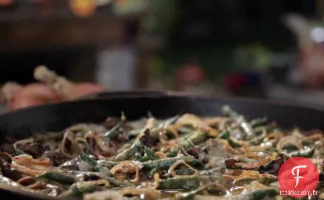 Caçarola de feijão verde com molho caseiro de cogumelos