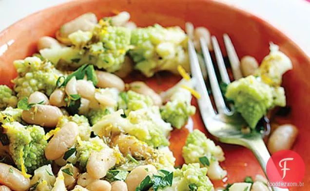 Romanesco brócolis e salada de feijão Cannellini