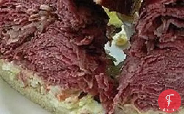 Carne enlatada cozida lentamente para sanduíches