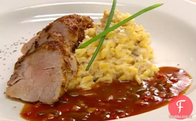 Lombo de porco Hongroise com risoto de Caranguejo e molho de Tri-pimenta