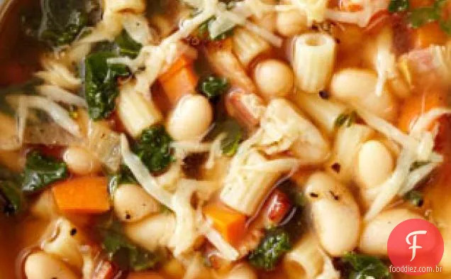 Macarrão, couve e Sopa De Feijão Branco
