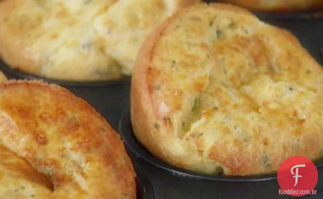 Popovers de alho e queijo