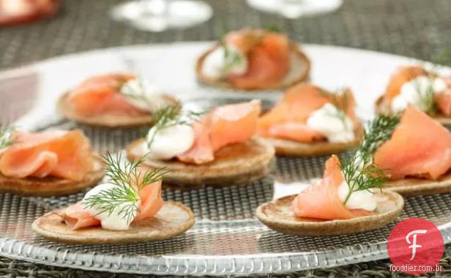 Blini com salmão defumado