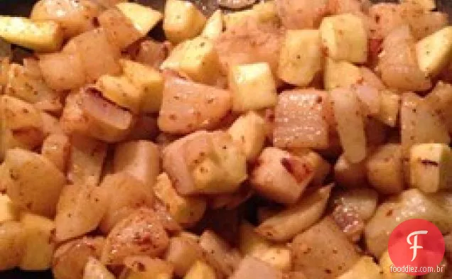 Abóbora amarela frita com batatas e cebolas