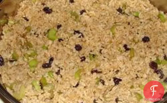 Arroz integral com passas e especiarias