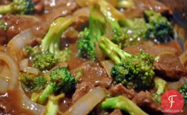 Carne de gengibre com brócolis