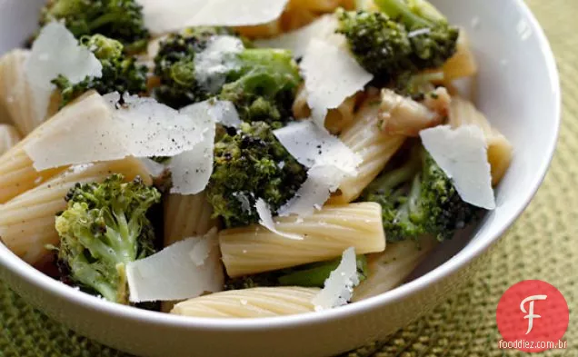 Macarrão Com Brócolis Assado Com Alho E Óleo