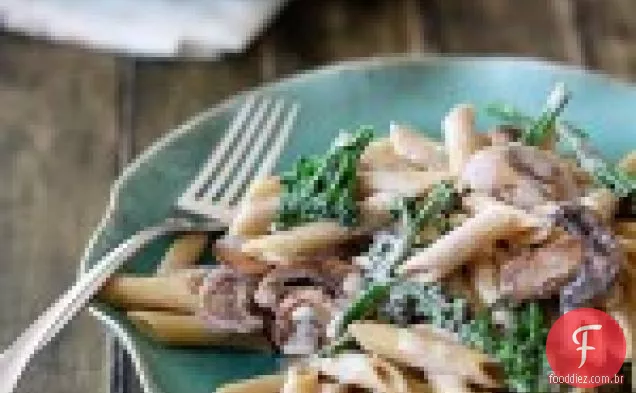 Macarrão Alfredo Com Brócolis E Cogumelos