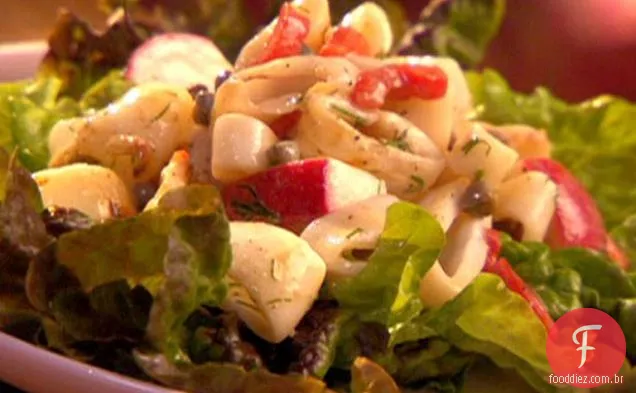 Salada grelhada do rabanete do Calamari com vinagrete do endro do limão