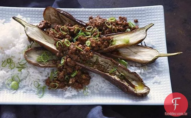 Berinjela assada com carne de porco ao estilo Sichuan