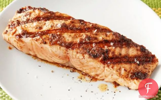 Salmão com vinagrete de azeitona