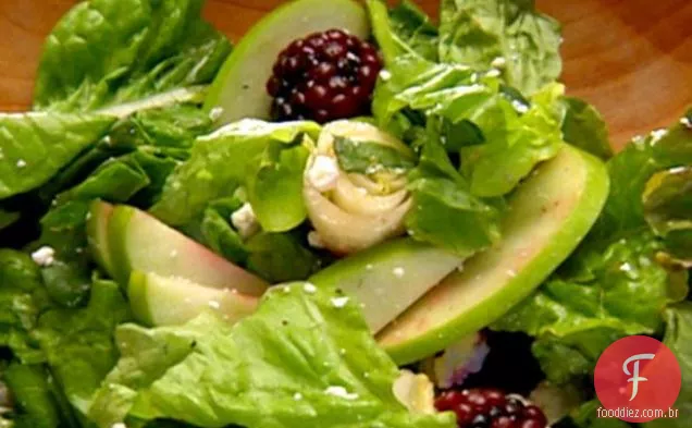 Salada de jardim com vinagrete de cidra de maçã