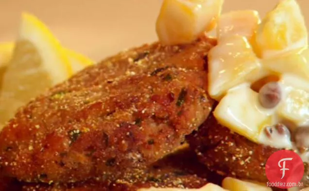 Bolos de salmão picantes com molho tártaro de Manga