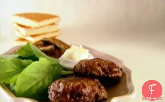 Hambúrgueres de carne com cogumelos e Aioli