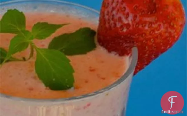 Smoothie Cremoso De Morango E Abacaxi