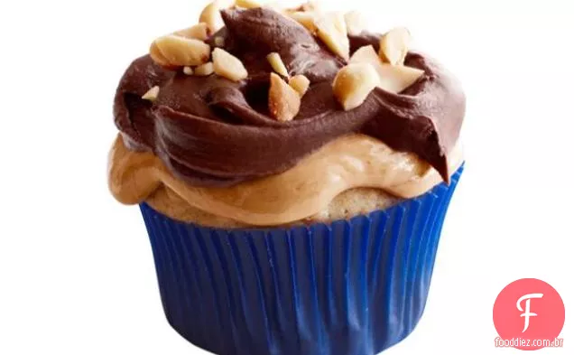 Cupcakes de amendoim com Nougat-cobertura de Chocolate