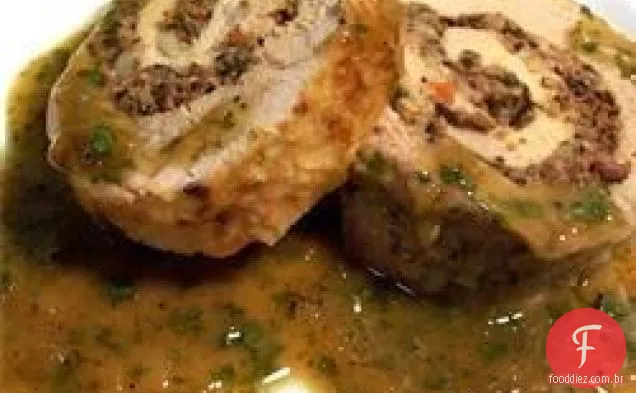 Lombo de porco assado em panela com queijo azul e recheio de azeitona