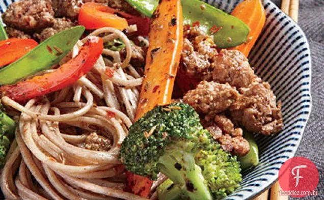Soba macarrão com cominho picante Cordeiro