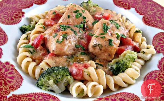 Curry De Frango Assado Com Brócolis E Macarrão