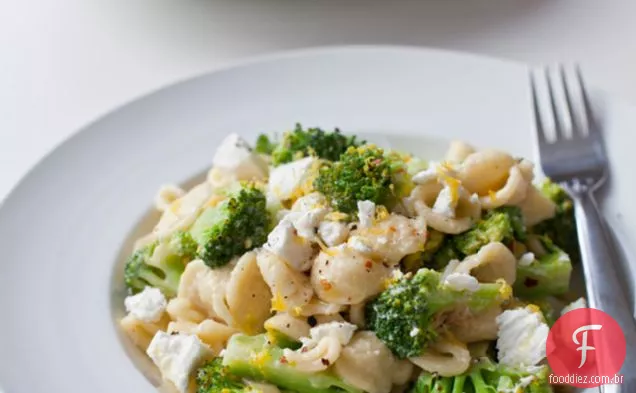 Zesty Brocolli E Cabras Queijo Orecchiette