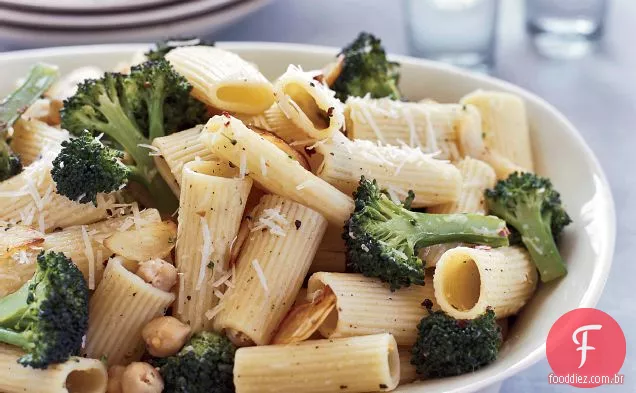 Meyer Lemony Broccoli e Grão-De-Bico Rigatoni