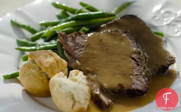 Carne assada com molho
