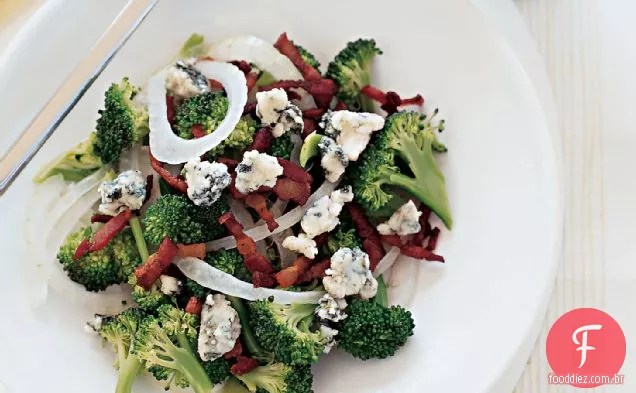 Salada de brócolis picante com molho de leitelho