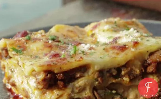 Lasanha branca com salsicha de Peru picante e ' Shrooms