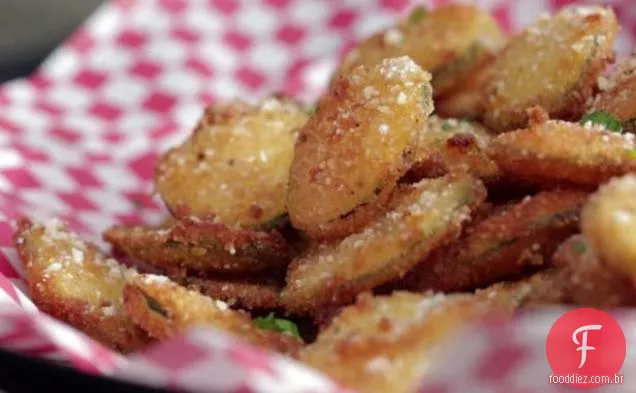Batatas fritas crocantes de abobrinha com parmesão