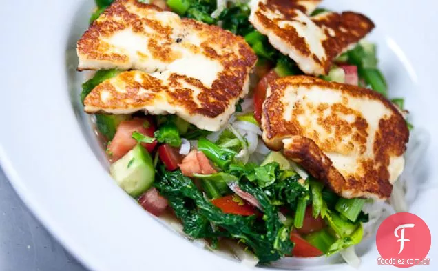 Salada Asiática De Macarrão Com Halloumi Frito