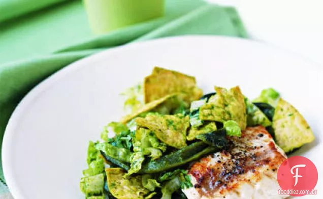 Garoupa Pan-cortada com Romaine Slaw
