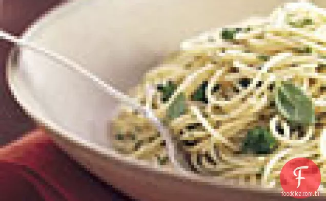 Macarrão De Cabelo De Anjo Com Brócolis E Manteiga De Ervas
