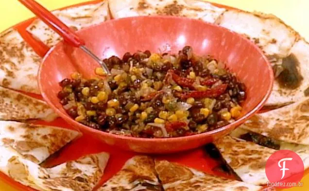 Quesadillas de cogumelos selvagens com Salsa de feijão preto quente