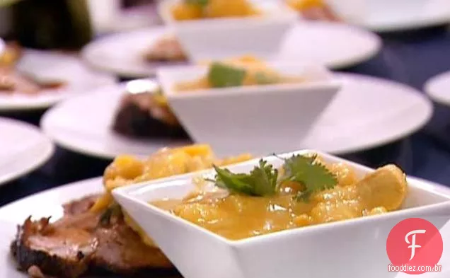 Frango com caril jamaicano e batatas com pimenta Scotch Bonnet