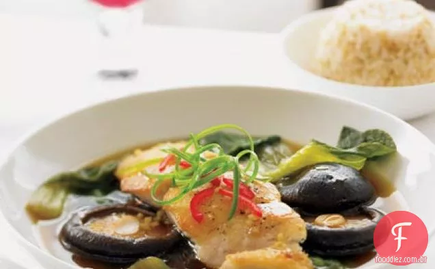 Garoupa refogada com gengibre, Cogumelos Shiitake e Chiles