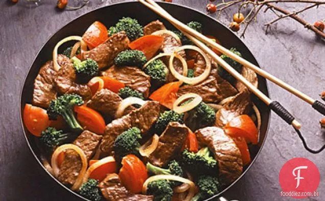 Jantar De Carne Marinada E Brócolis