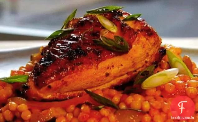 Frango com alho com cuscuz israelense