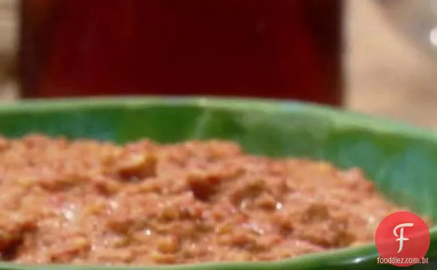 Pimenta vermelha assada e molho de noz (Muhummara)