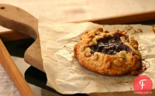 Tortas de frutas e nozes de forma livre
