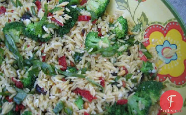 Orzo Com Brócolis, Queijo Feta E Azeitonas