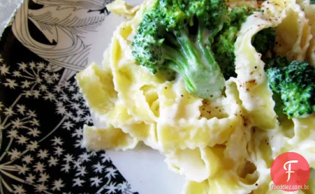 Fettuccini Alfredo Com Brócolis
