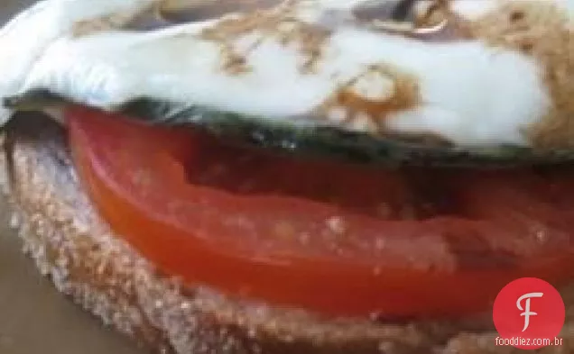 Sanduíche De Mussarela De Rosto Aberto