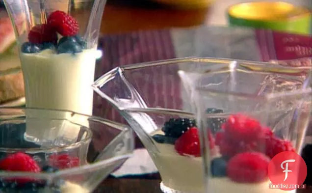 Panna Cotta com bagas frescas