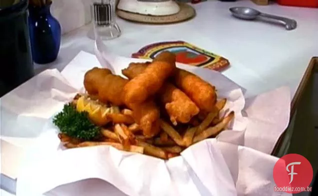 Batatas fritas e peixe