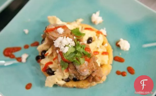 Huevos Rancheros com salsa de molusco em Escopos Artesanais