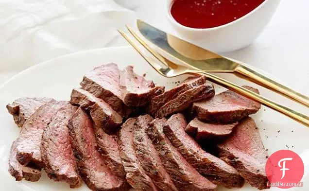 Bife de Ferro Liso Com Molho De Vinho Tinto