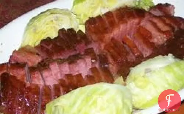 Autêntica carne enlatada e repolho