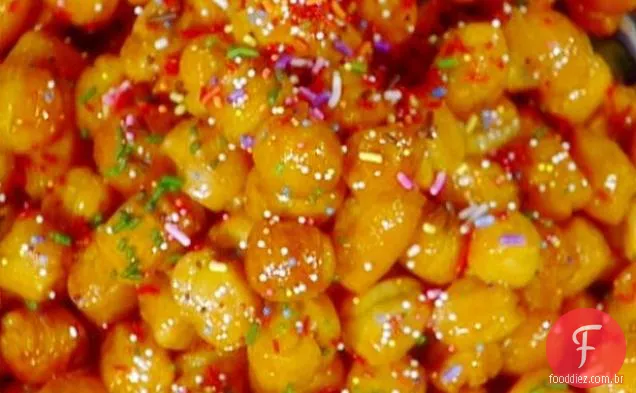 Bolinhos De Natal Encharcados De Mel: Struffoli