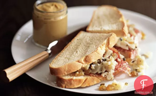 Sanduíche de salame com sabor de couve-flor