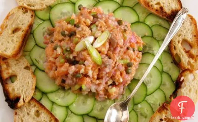 Tartare De Salmão Com Alcaparras, Cebolinhas E Rábano